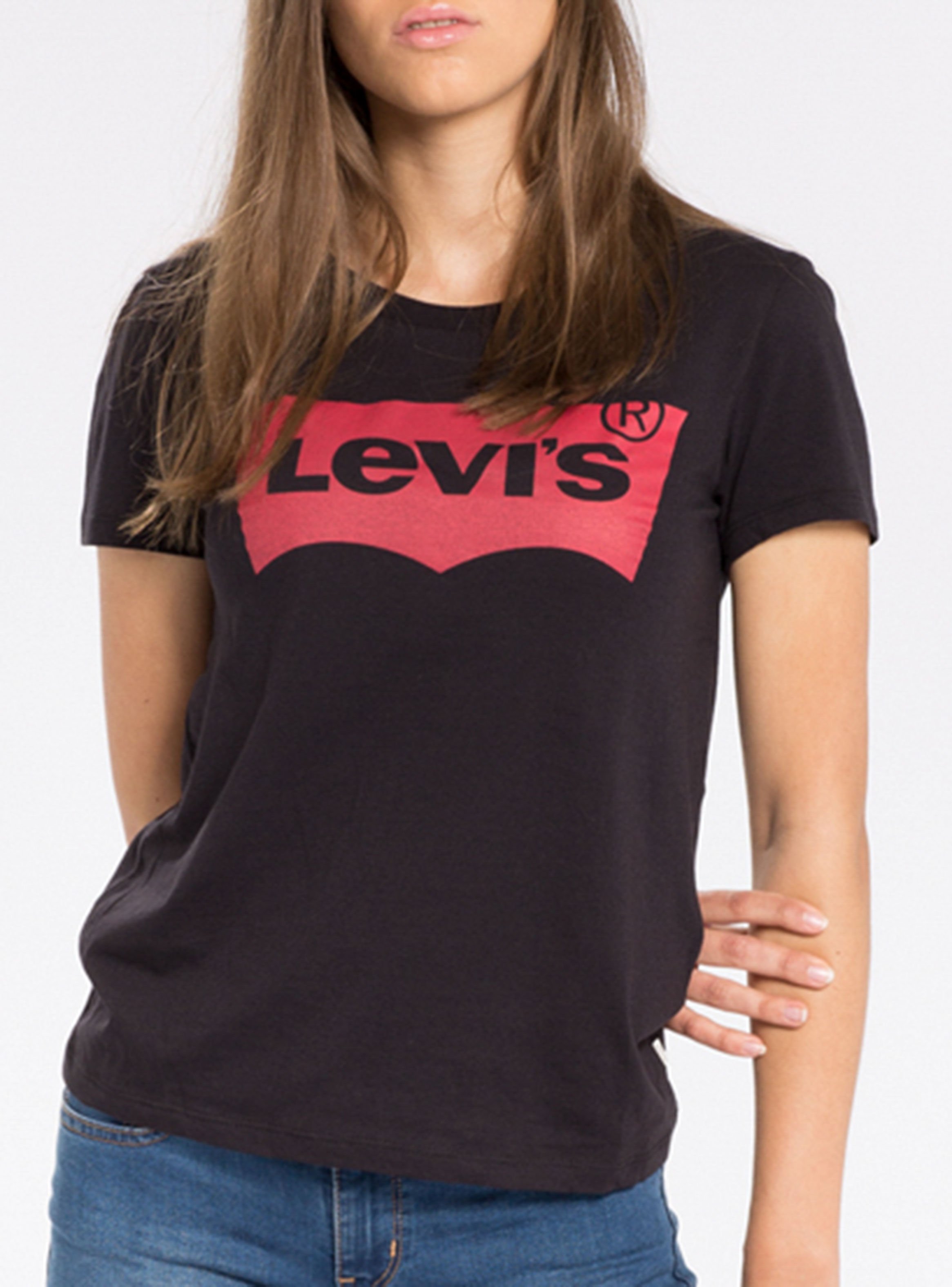 Купить футболку levis. Майка левайс женская. Левайс черная футболка женская. Базовая футболка левайс. Levis женская черная футболка Levis.