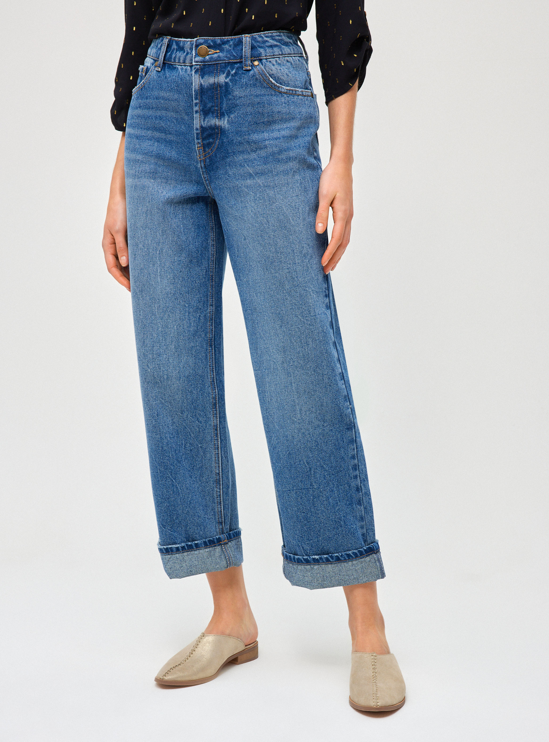 Jeans Calce Straight y Tiro Medio